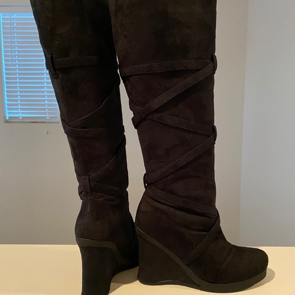 Boots - Picture 3 of 5